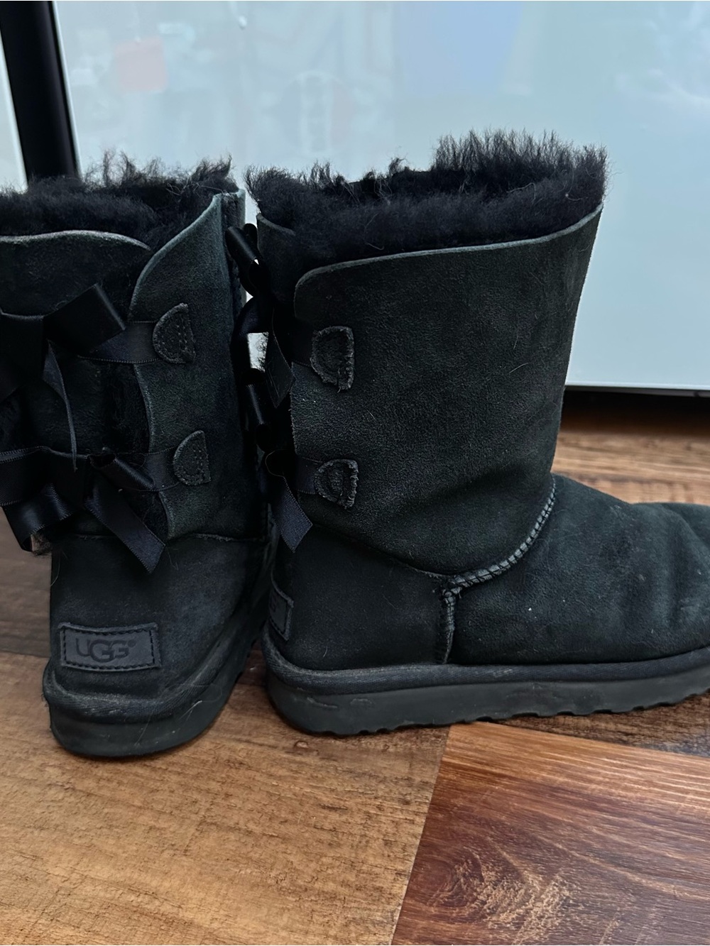 UGG Bailey Bow Women’s Size 7